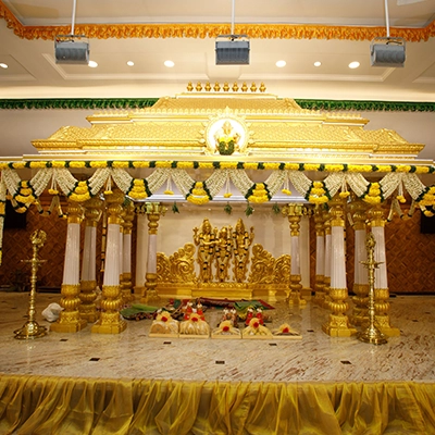 At the beach, beautifully decorated chairs and floral arrangements create a perfect venue atmosphere